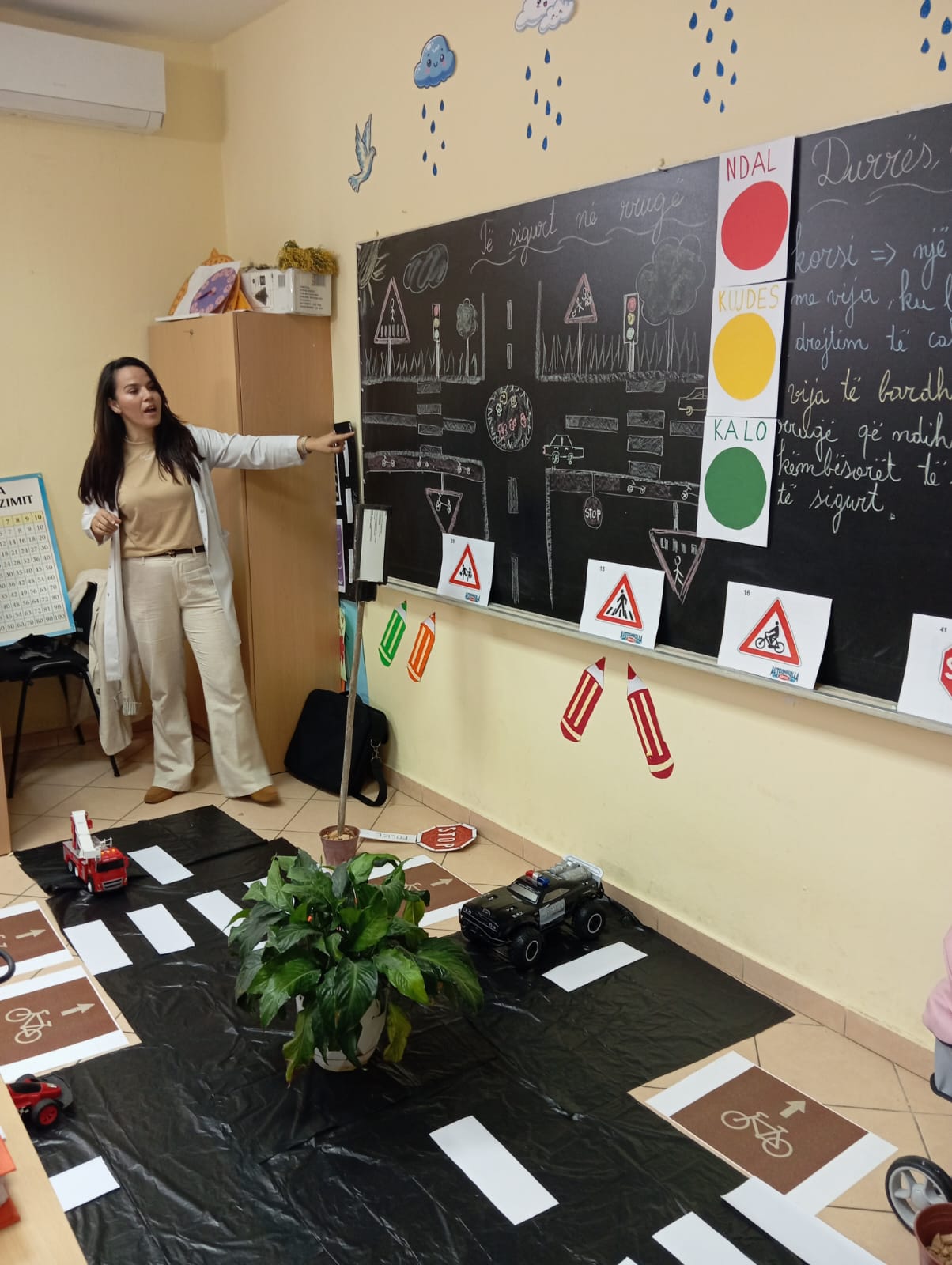 Një orë mësimore model në klasën e tretë me mësuese Adriana Tafën